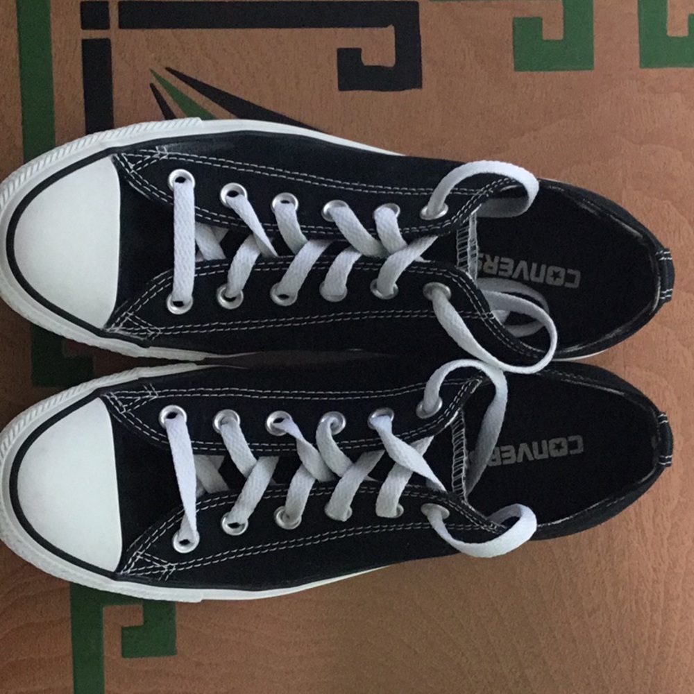 Women’s Converse All Star Size 9